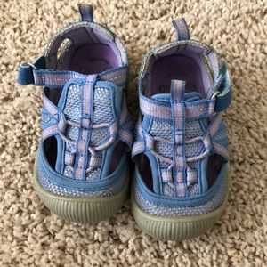 OshKosh bump toe sandals